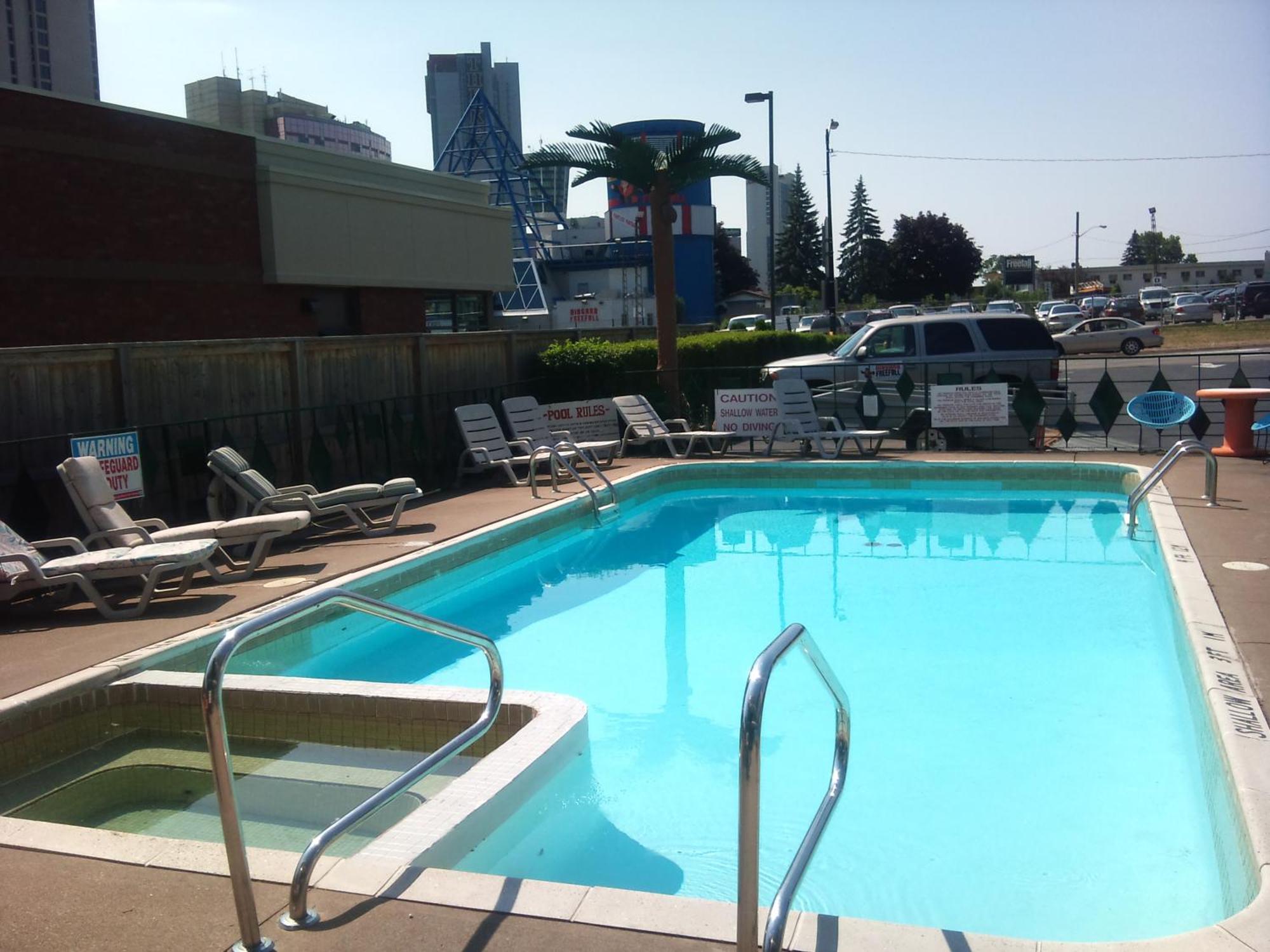 Rainbow Motor Inn - Fallsview Ниагарски водопад Екстериор снимка