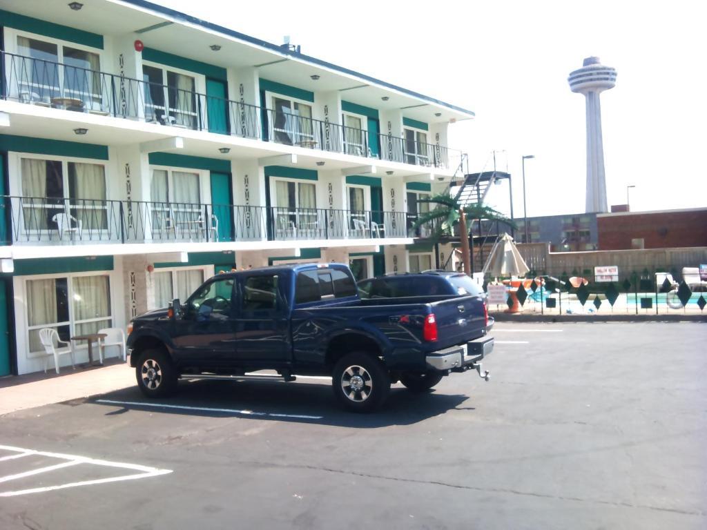 Rainbow Motor Inn - Fallsview Ниагарски водопад Екстериор снимка