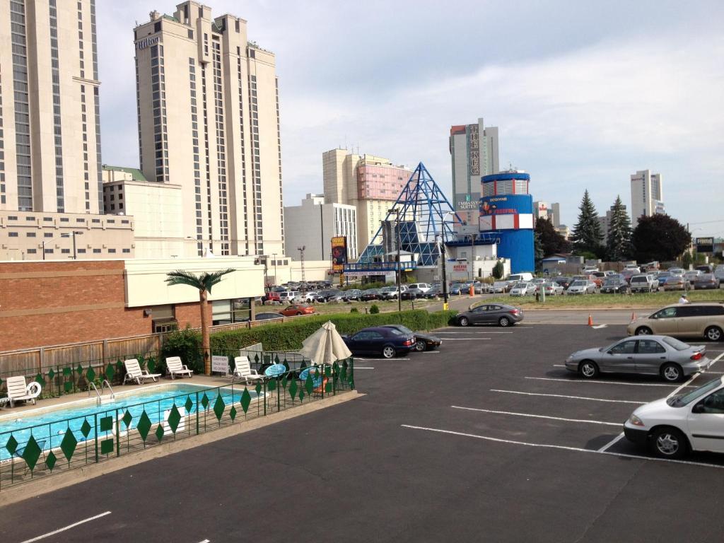Rainbow Motor Inn - Fallsview Ниагарски водопад Екстериор снимка
